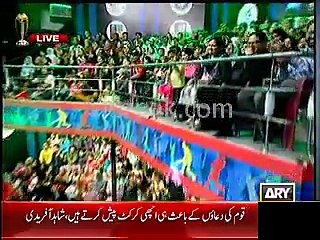 Shahid Afridi singing “Mauka Mauka” in a TV Show