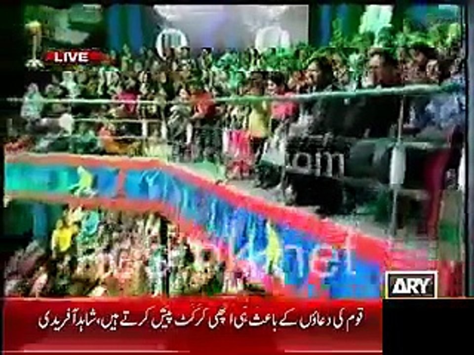 Shahid Afridi Singing Mauka Mauka