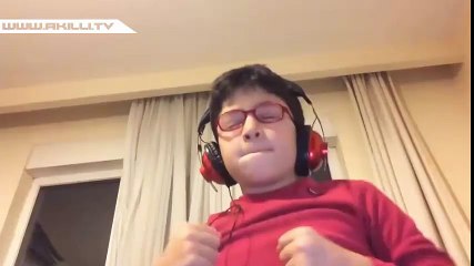 60 Aboneye ulaşınca kendinden geçen çocuk