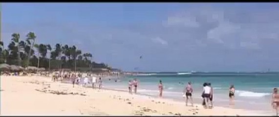 Arkadaşının Sütyenini Çıkartan kadına Kötü Sürpriz
