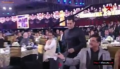 Télécharger la video: Shahrukh Salman And Aamir-Three Khans First Time On Stage