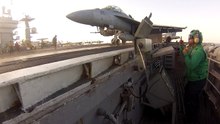 [軍事紀錄-海上雄蜂系列]近距離感受FA-18 超級大黃蜂震撼力十足的彈射起飛作業 IN 艾森豪號航母 USS Eisenhower（CVN-69）