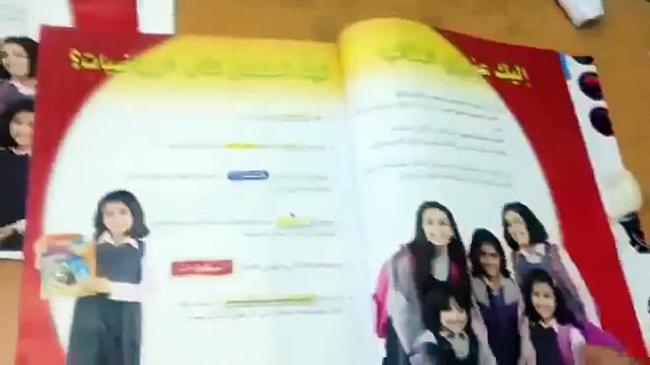 معلم يمزق كتاب التربيه والتعليم ويطلب من طلابه ذلك