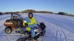 Drift de fou sur la glace : moto VS buggy sur un lac gelé!