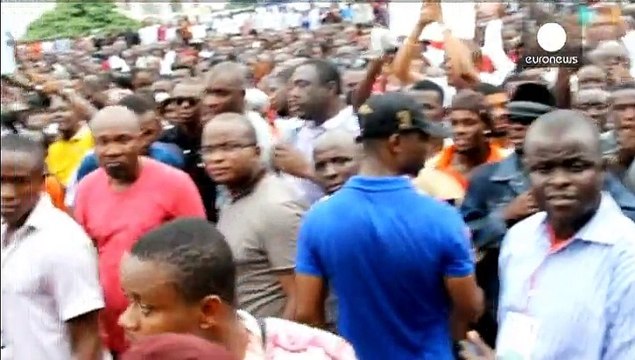 Nigeria espera los resultados de unas elecciones marcadas por la violencia y la polémica.