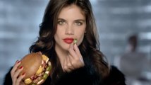 Le mannequin de Victoria's Secret Sara Sampaio est torride en mangeant un cheeseburger