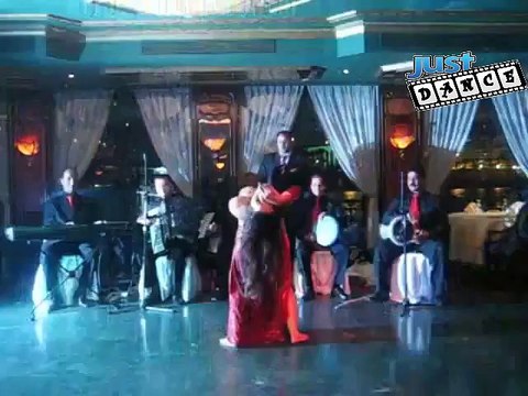 الراقصة الجميلة عليه رقص بلدى ساخن بدلة رقص اغراء حفلات الباخرة نايل مكسيم 2014 - Just Dance