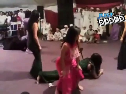 اربع بنات صورايخ رقص معلاية ساخنة جدا فى حفلة بدبى حصريا 2014 - Just Dance
