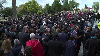 Tunis: Hollande et Essebsi marchent "contre le terrorisme"