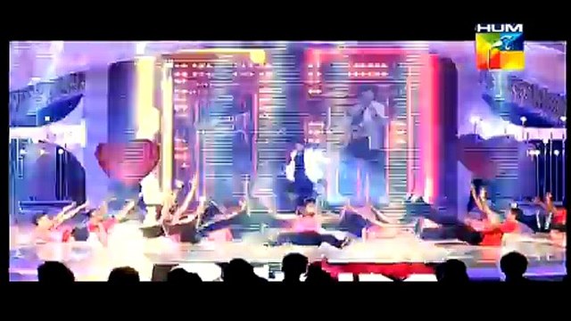 Mehwish Hayat And Ehsan Khan Dance On Humtv Awards Show