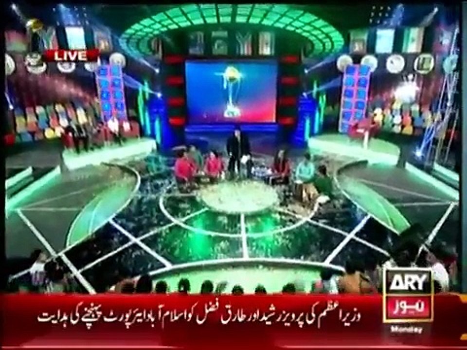 Umar Shareef Funny Qawali in Har Lamha Purjosh 29 March 2015