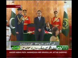 Azizi of 'Hasb-e-Haal' being awarded with Pride of Performance