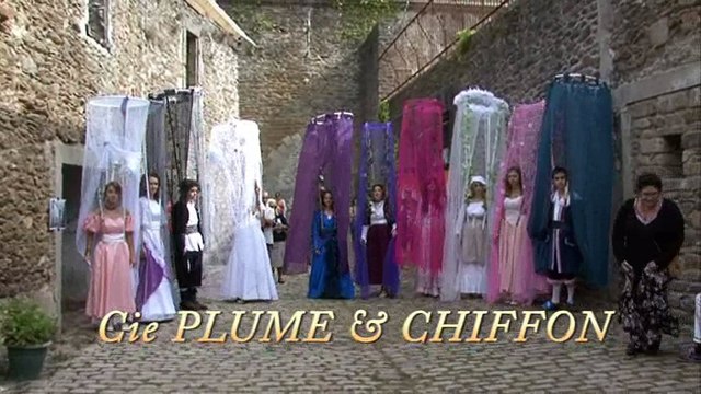 Cie PLUME & CHIFFON-La jeune brigade poétique RUE St MALO à Recouvrance