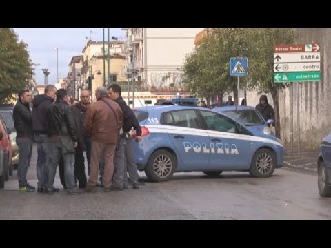 Napoli - Sparatorie a San Giovanni e nel centro antico: due feriti -1- (28.03.15)