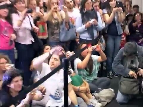 Napoli Siani e Finizio alla Feltrinelli live 06 06 13)