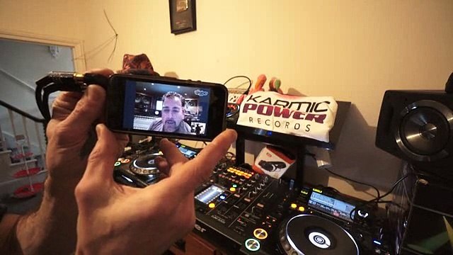 DJ MIXING LESSON ON TIMING IN THE MIX