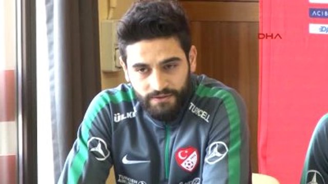 Türkiye Futbol Direktörü Fatih Terim Basın Toplantısı Düzenledi 1