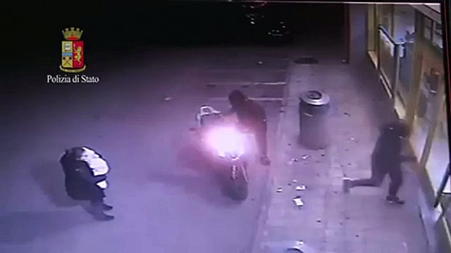 Bari - Assalto all'Eurospin: poliziotto spara e ferisce rapinatore (20.03.15)