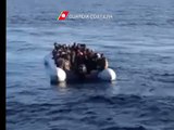 Lampedusa (AG) - Guardia costiera soccorre migranti al largo della Libia (19.03.15)