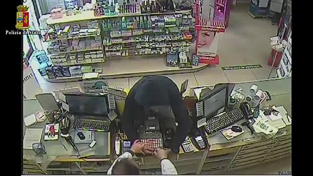 Ragusa - Rapinatore in una farmacia (18.03.15)