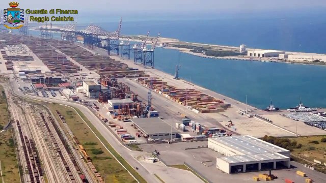 Gioia Tauro (RC) - Sequestrate 14 tonnellate di sigarette al porto (16.03.15)