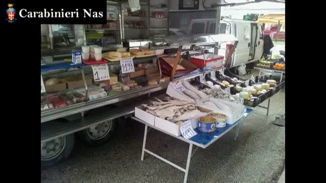 Roma - Blitz dei Nas in 4 Regioni, sequestrate 18 tonnellate di alimenti scaduti (09.03.15)