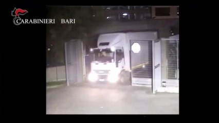 Bari - Assalto a tir carico di biancheria, bottino nascosto in un garage (04.03.15)