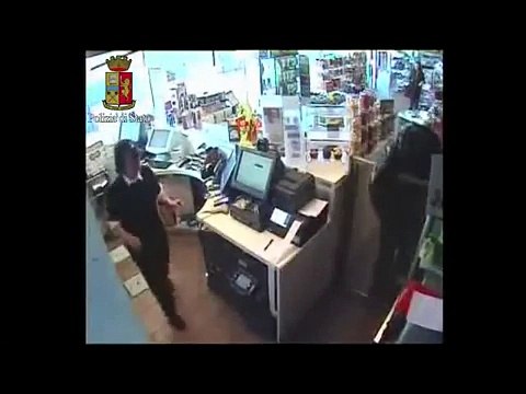 Milano - Rapina un bar, arrestato in flagrante dalla polizia (02.03.15)