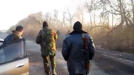 Un soldat ivre conduit un tankانقلاب دبابة تحمل جنودا بسبب السرعة والتهور