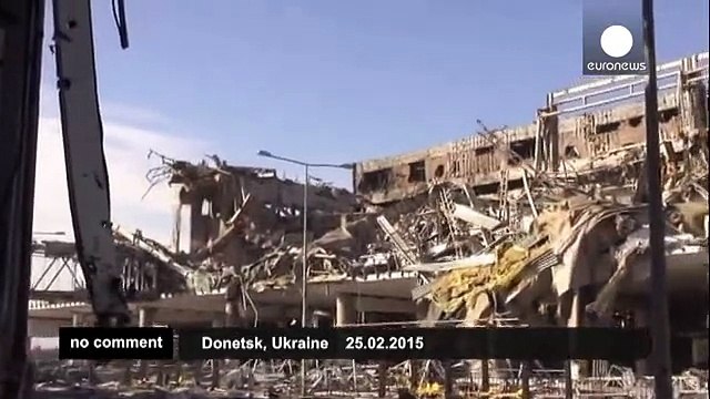 Captured Ukrainian soldiers retrieve bodies at Donestk airport - no comment