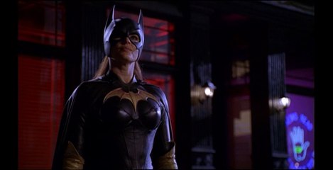 Batgirl gets unmasked by Lady Shiva - [Birds of Prey]