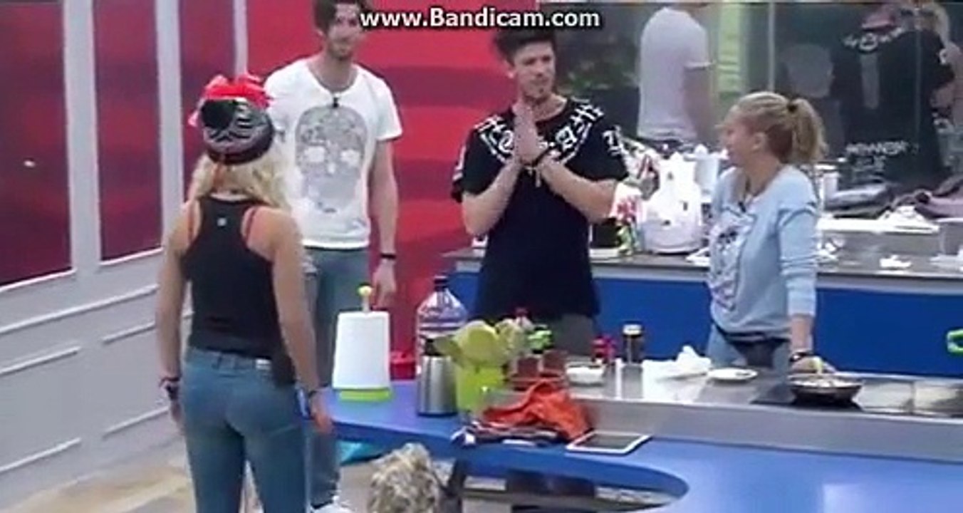 "Fede tengo un regalo para ti" 18-02-15