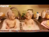 Deux bébés Prennent  un bain dans l'évier pourrait être amusant#Zakch gags