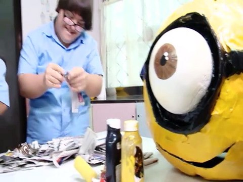Dos estudiantes con capacidades especiales sorprenden con su coreografía