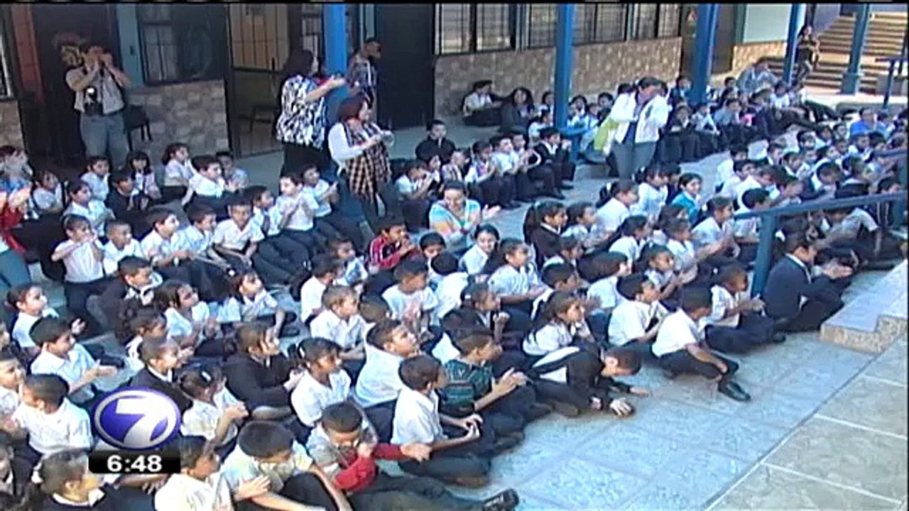 Estudiantes de 18 escuelas reciben donación de 900 balones