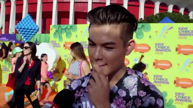 Iggy Azalea & Stars Play Would You Rather at Kids Choice Awards 2015