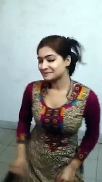 Beautiful Pakistani Girl Dance on Baby Doll Mein Sone Di