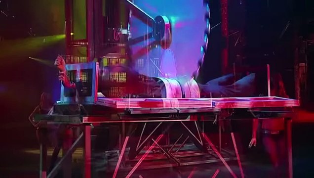 Masked Magician REVEALED - Compared to Copperfield Criss Angel, Dynamo