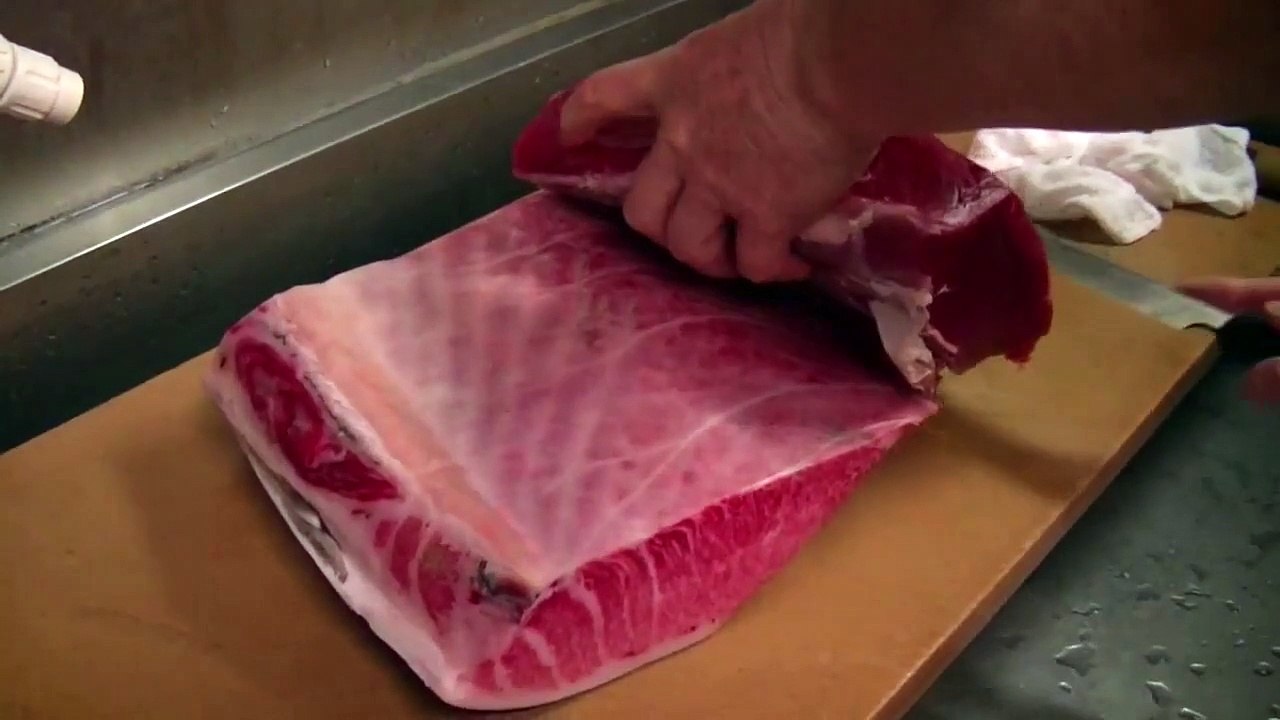Amazing Sushi Chef in Japan - Perfect knife skills cuts Fatty Tuna