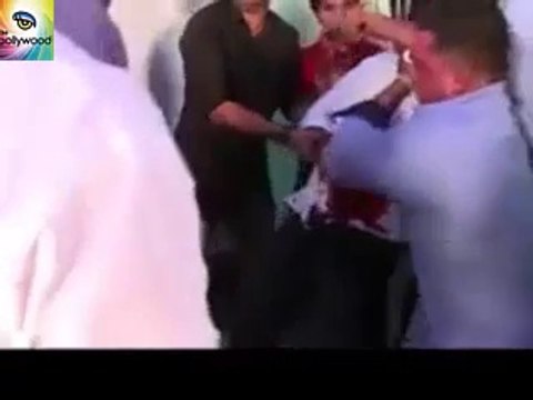 OMG! Shraddha Kapoor Accidentally stab a knife to stunt man while shooting of new Film