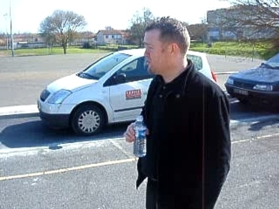 bill boit de l'eau