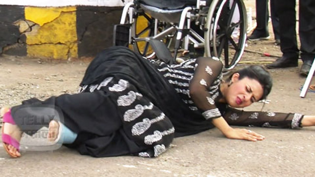 Ishita FALLS from her Wheelchair | Ruhi LENDS her Hand | Ye Hai Mohabbatein | Star Plus