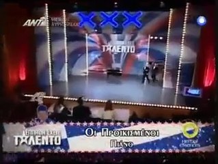 El, ayak kullanmadan piyano çalmak - Yetenek bu _) +18