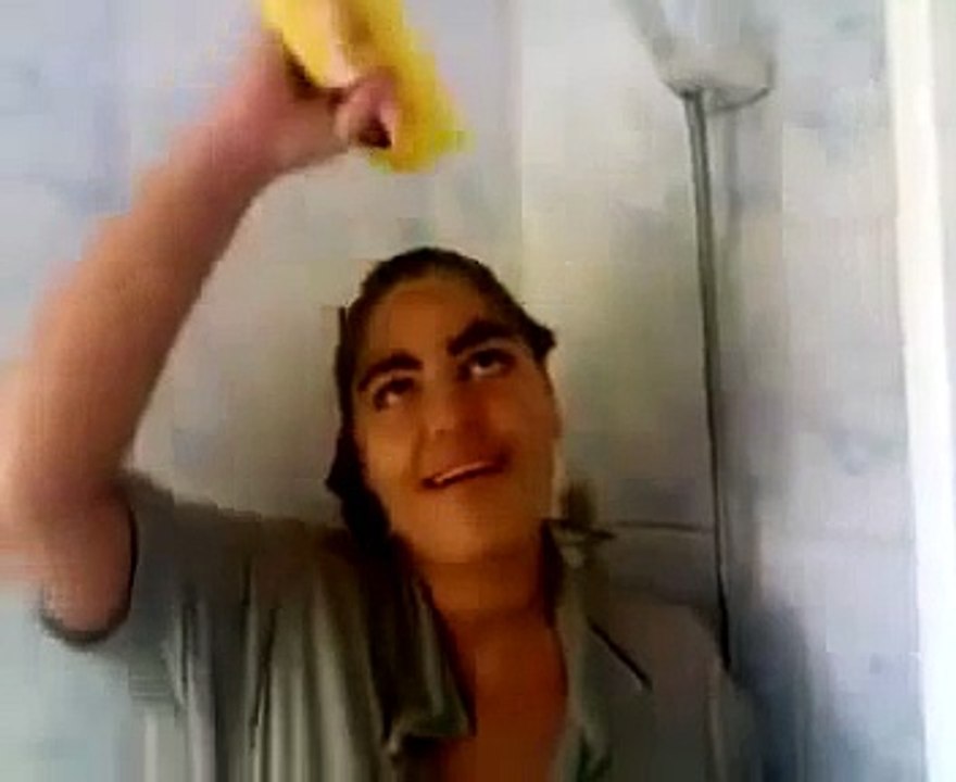 Evlat olsa sevilmez _( - Giden günlerim oldu söyleyen kız (Duşta)