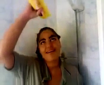 Evlat olsa sevilmez _( - Giden günlerim oldu söyleyen kız (Duşta)