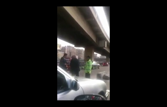 أمين شرطة يعتدي على أستاذ جامعي بالقاهرة