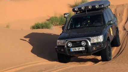 TOYOTA HDJ 100 4.2L  LA BETE EN ACTION...