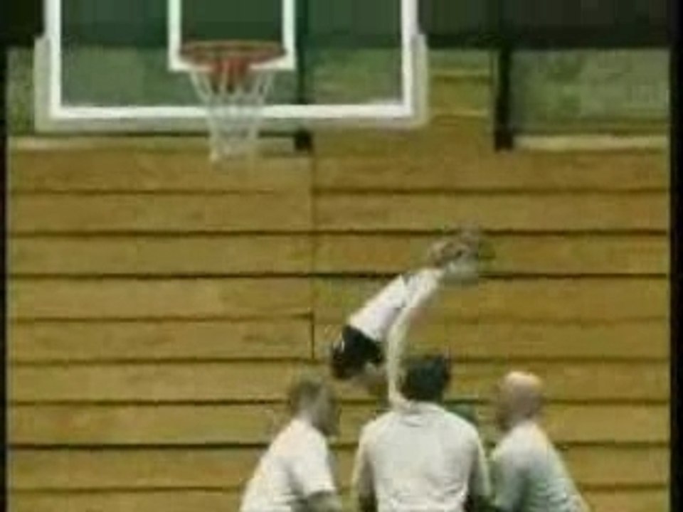 La femme qui remplace le ballon!