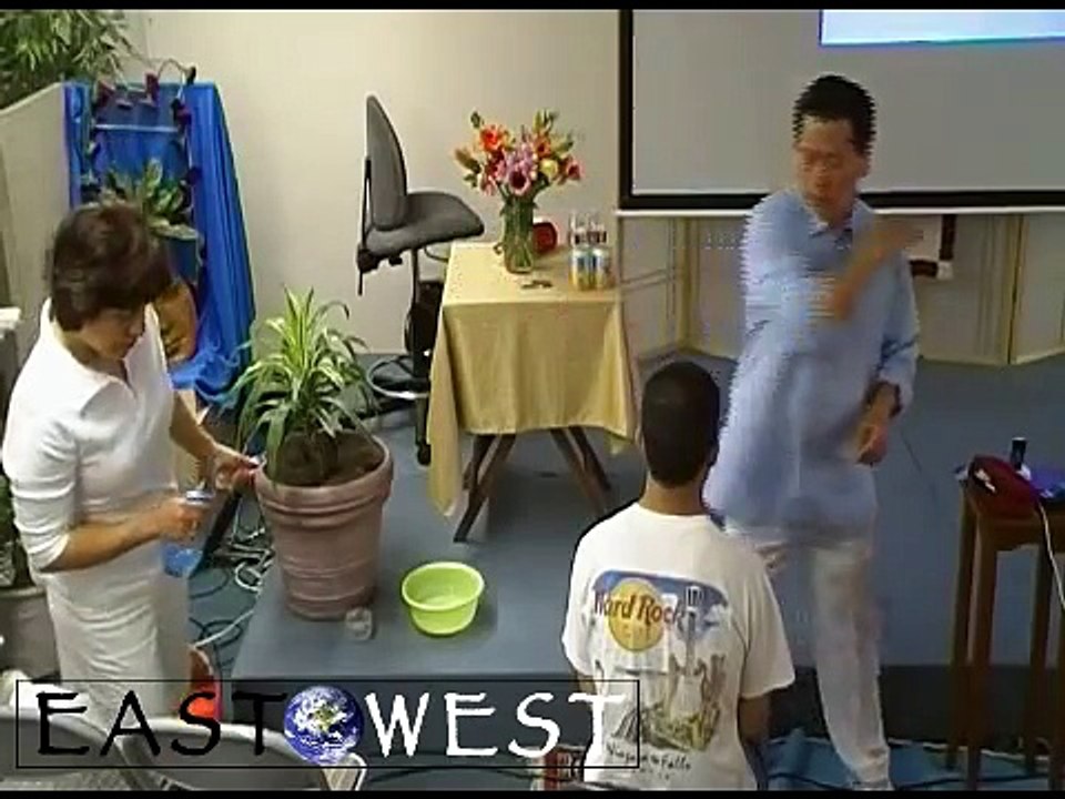 Energy Healer Stephen Co Demonstrates Pranic Healing with Crystals