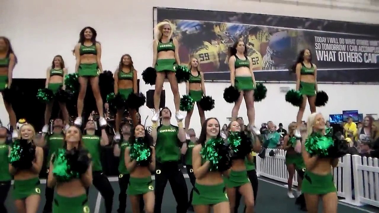 2013 Oregon Cheerleaders   California